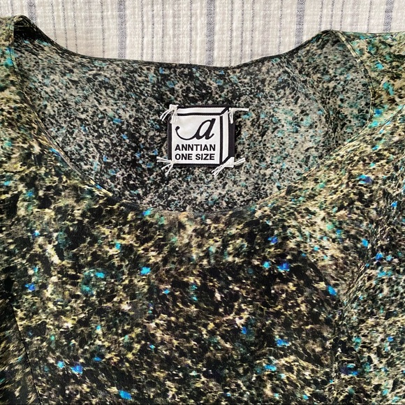 ANNTIAN Silk Green Printed Asymmetrical Top - Picture 5 of 6